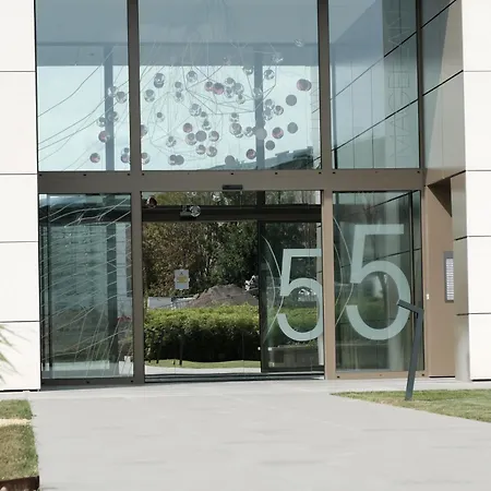 The Executive - Kirchberg Apartman *